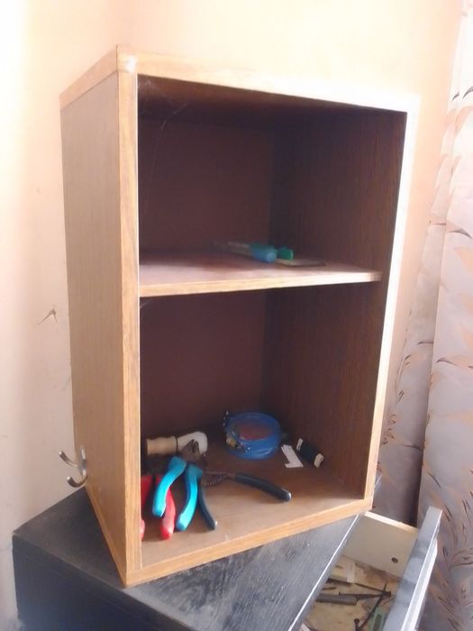 Тумбочка чорного кольору