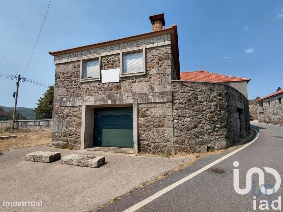 Casa de Campo T3 em Castro Laboreiro e Lamas de Mouro de 440 m2