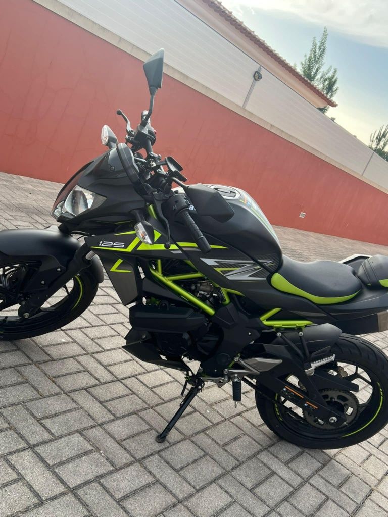 Mota Kawasaki Z125