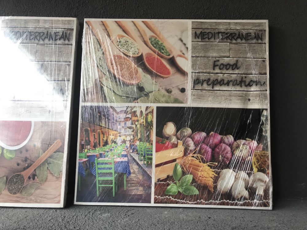Dois quadros com motivos de comida