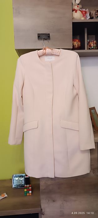 Płaszczyk jesienny długi żakiet pudrowy róż  Vila