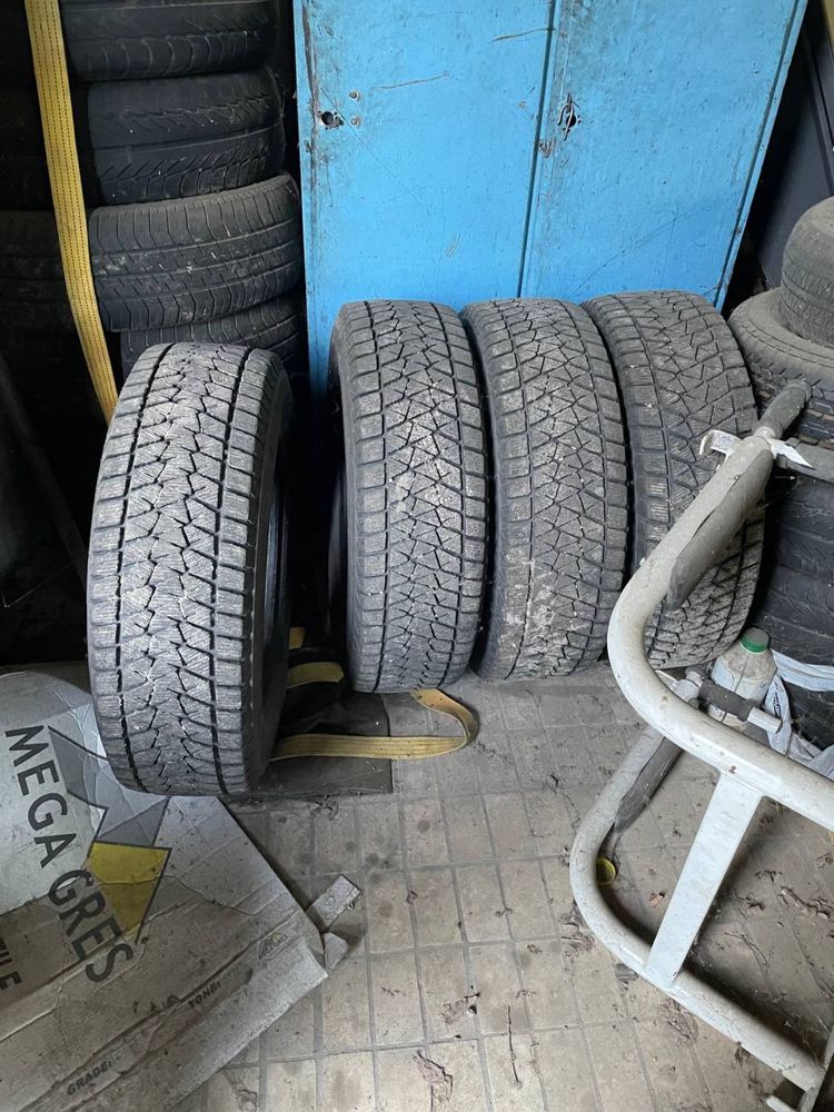 Bridgestone Blizzak DM-V2 215/70 R16 100S