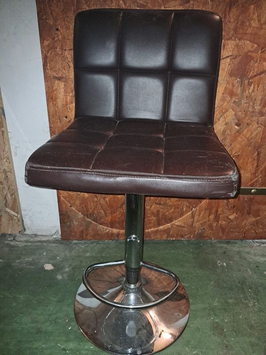 Oddam za darmo  2 krzesła hokery