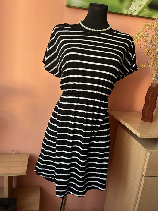 Sukienka w paski z gumka w pasie L 40