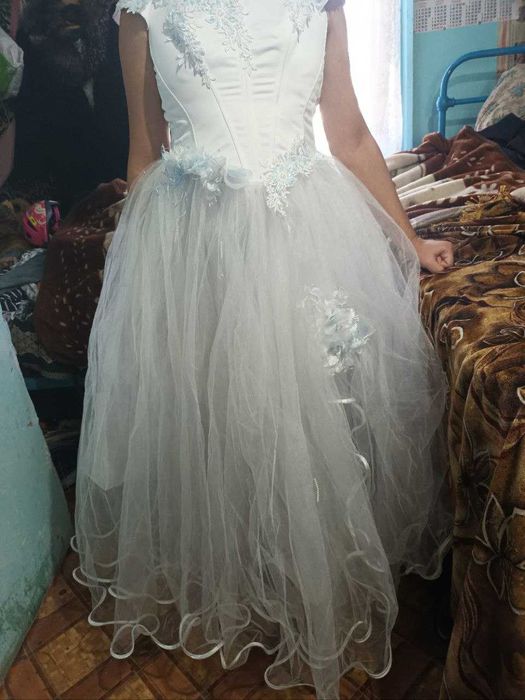 Весільна сукня ніжна