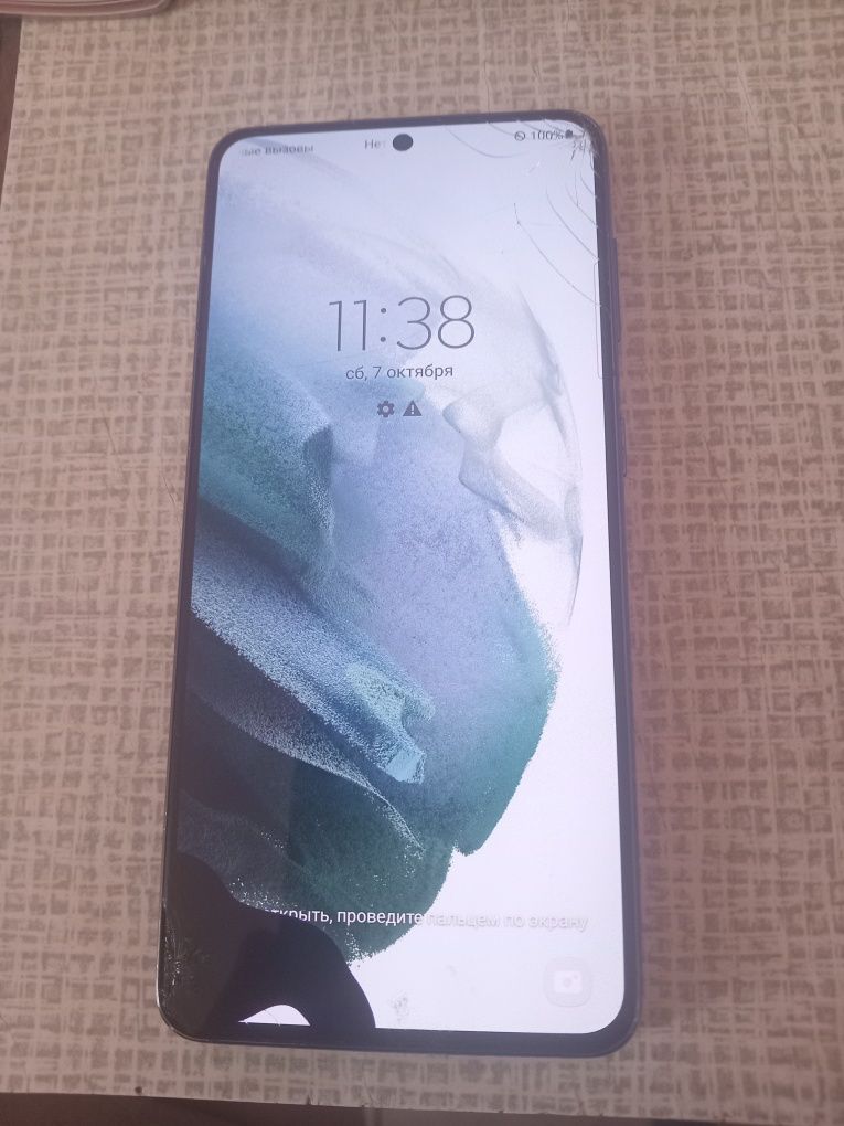 Samsung S21 5G  8/128  (SM-G991U).  Придавлений дисплей  в углу,на роб