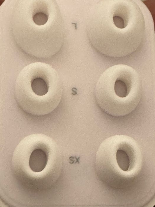 AirPods Pro 2 б/у в чудовому стані