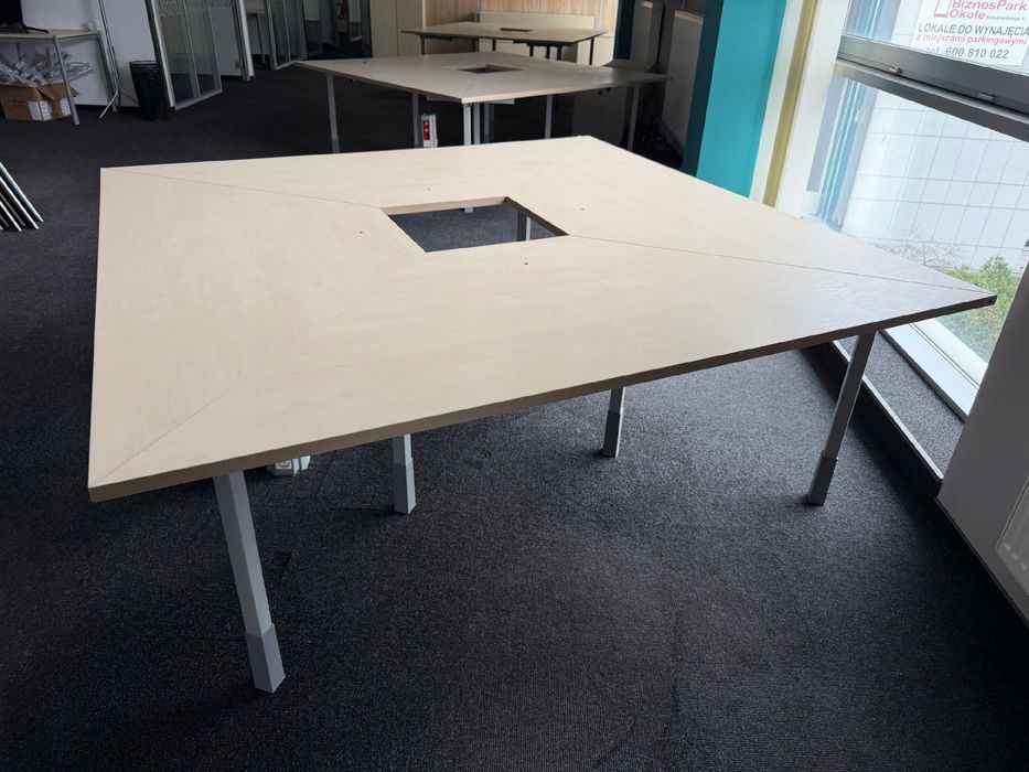 Stół konferencyjny 2,06m x 2,06m x 0,75m