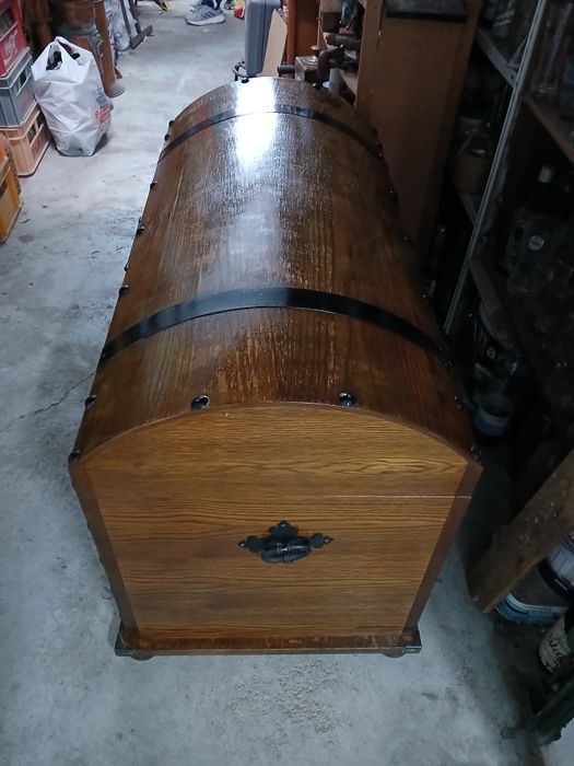 Baú de madeira antigo