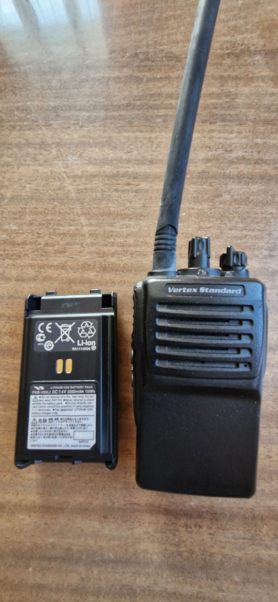 Радіостанція Vertex Standart VX-231 з навушником