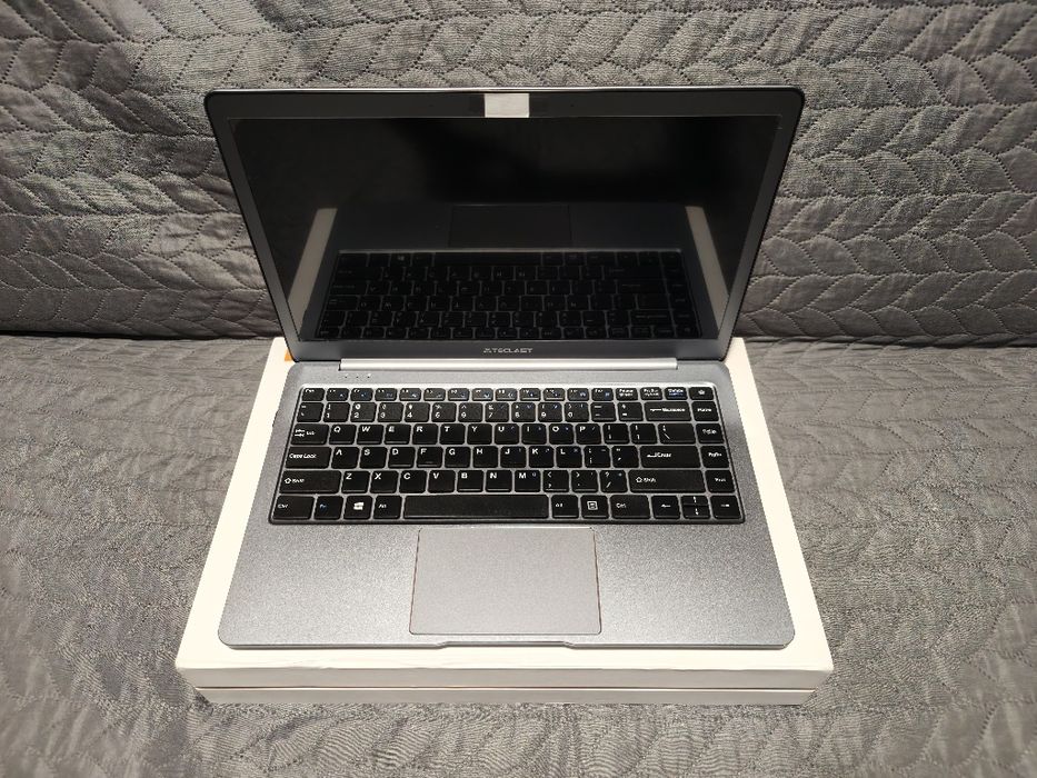 Laptop z Windows, 6 GB RAM, 128 GB SSD jak nowy