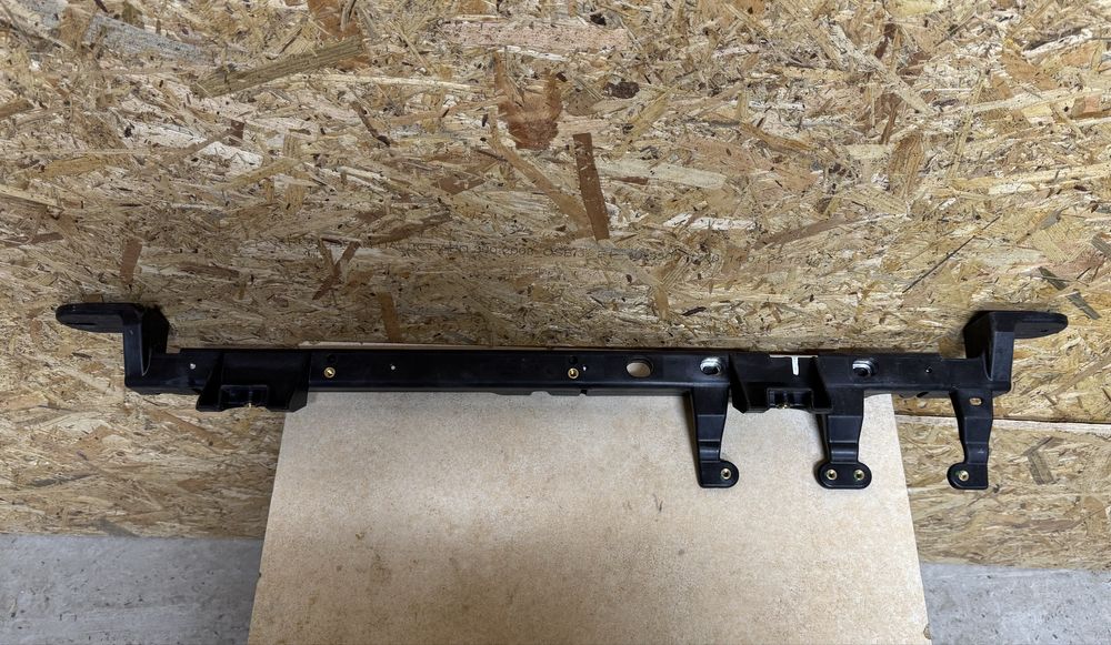 Tesla Model X кронштейн модуля охолодження