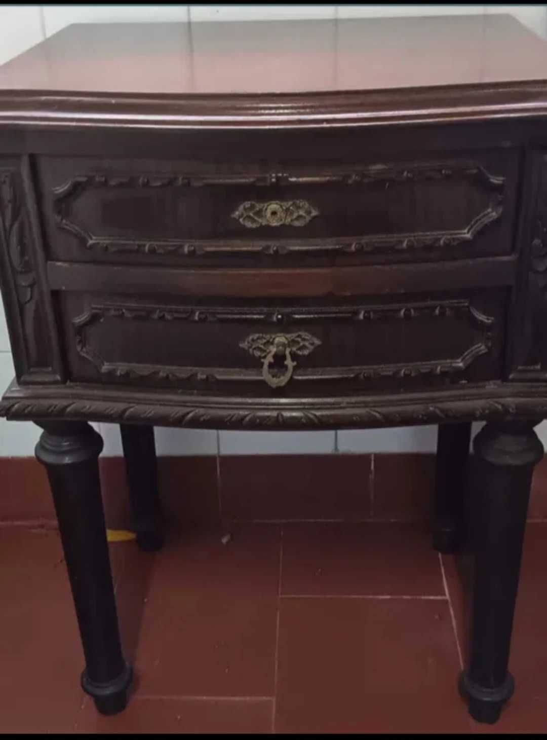 Cómoda + 2 mesas de cabeceira