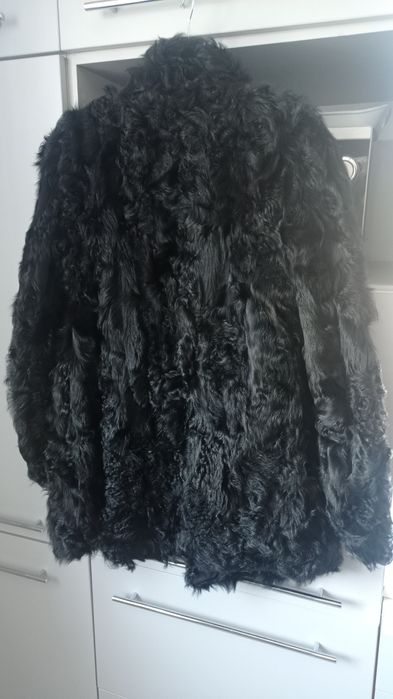 Sprzedam czarne futro .
