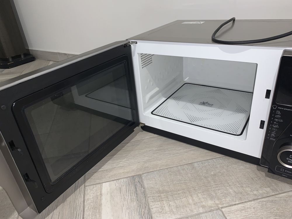 Whirlpool Мікрохвильова піч MWF 421 SL микроволновка