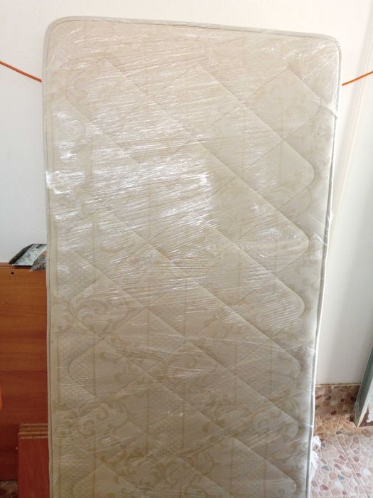 Colchoes  2 unidades ( vendo separado)  1,95m por 0,78cm impecaveis