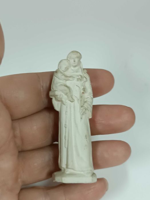Pequena figura antiga de Santo Antonio em terracota branca