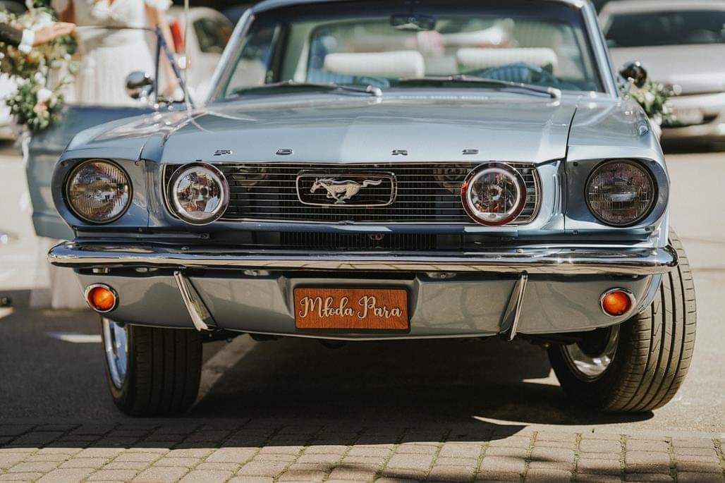 Ford Mustang 65r V8 auto do ślubu samochód do ślubu retro zabytek boho
