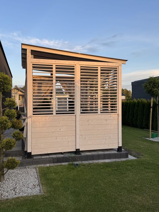 Atlana Altanka ogrodowa, ruchome żaluzje, poliweglan na dachu