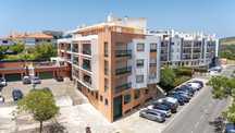Apartamento T3 com Dois Parqueamentos e Arrecadação em Queijas!