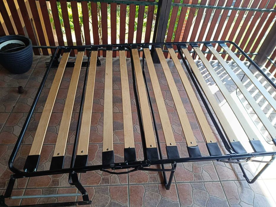 Łóżko polowe - wkład z rozkładanego tapczanu, sofy