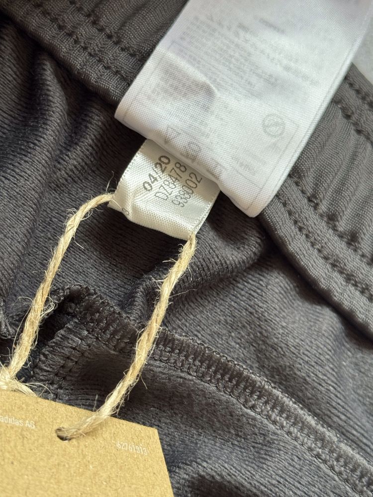 Оригінальні шорти Adidas L