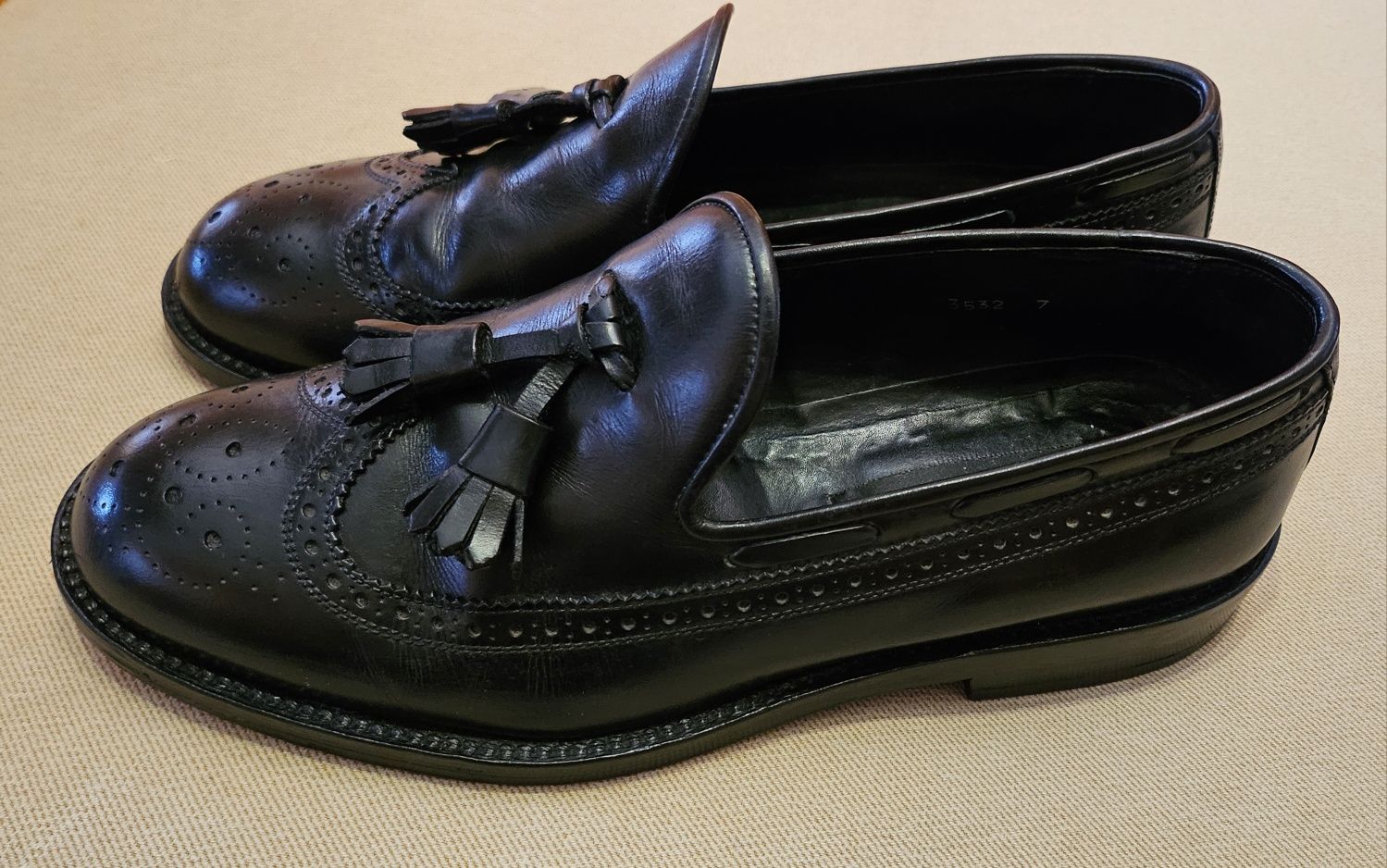 Mocassins wingtip perfurados pretos