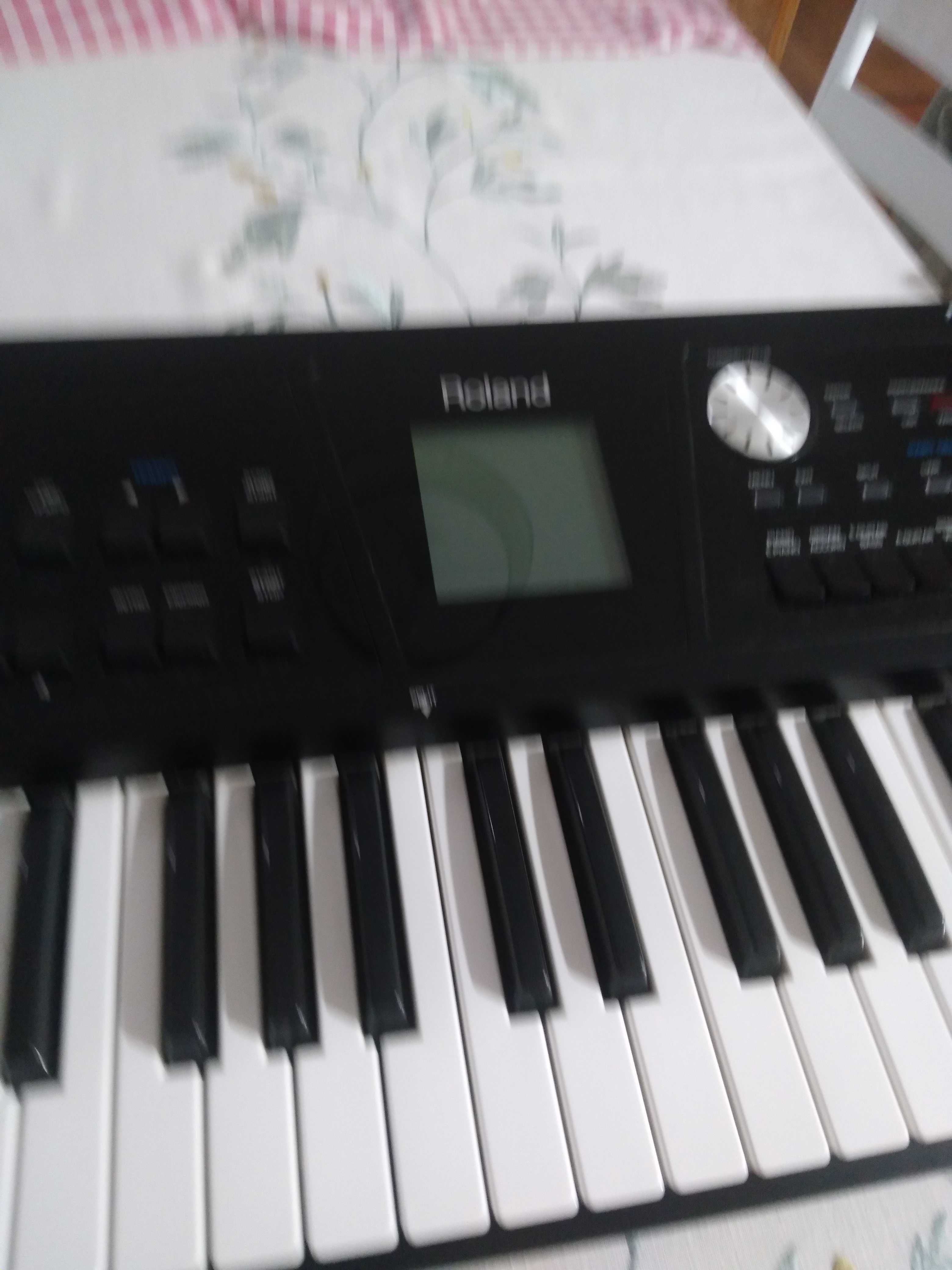teclado musical  roland bk5