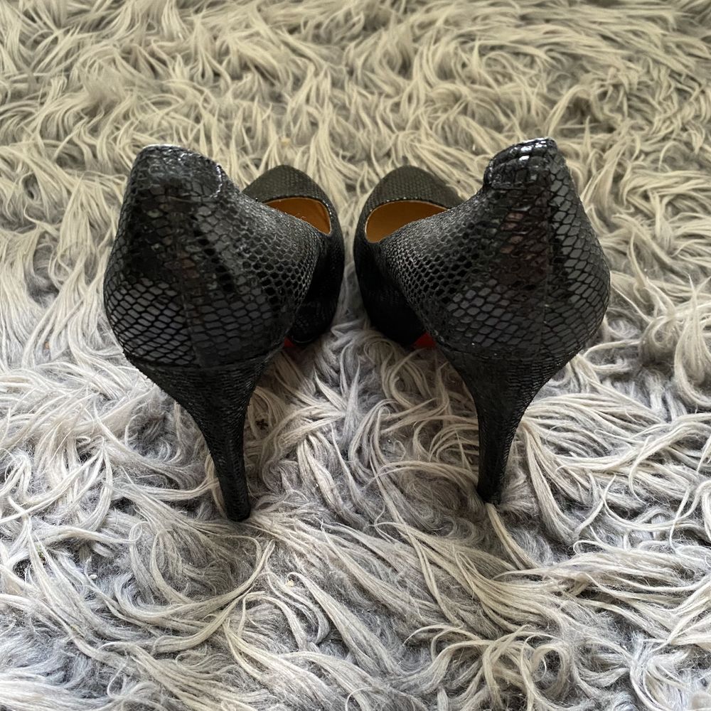 Buty na obcasie Christian Louboutin [39]