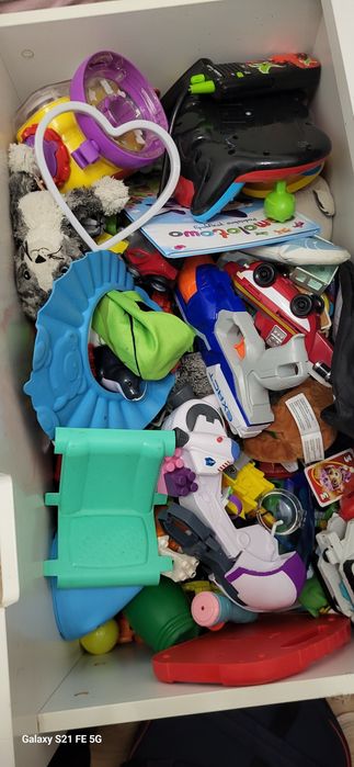 Zabawki, autka, figurki