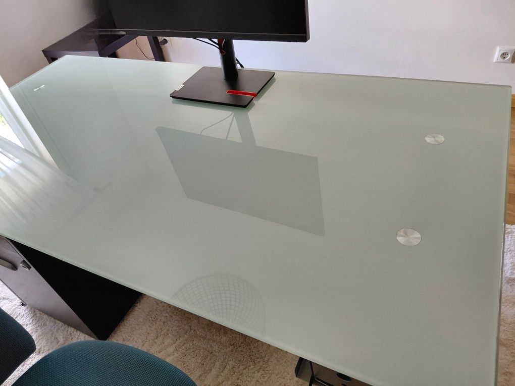 Secretaria vidro temperado