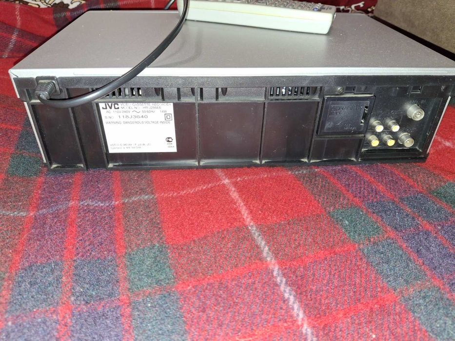 Відеомагнітофон JVC HR-J295EE