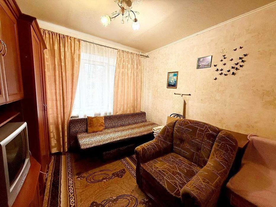 В оренду здається кімната в гуртожитку по вул. Нижньосироватська