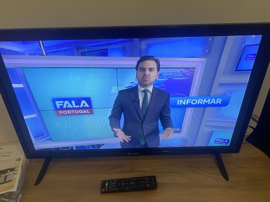 Tv silver com comando 34 polegadas