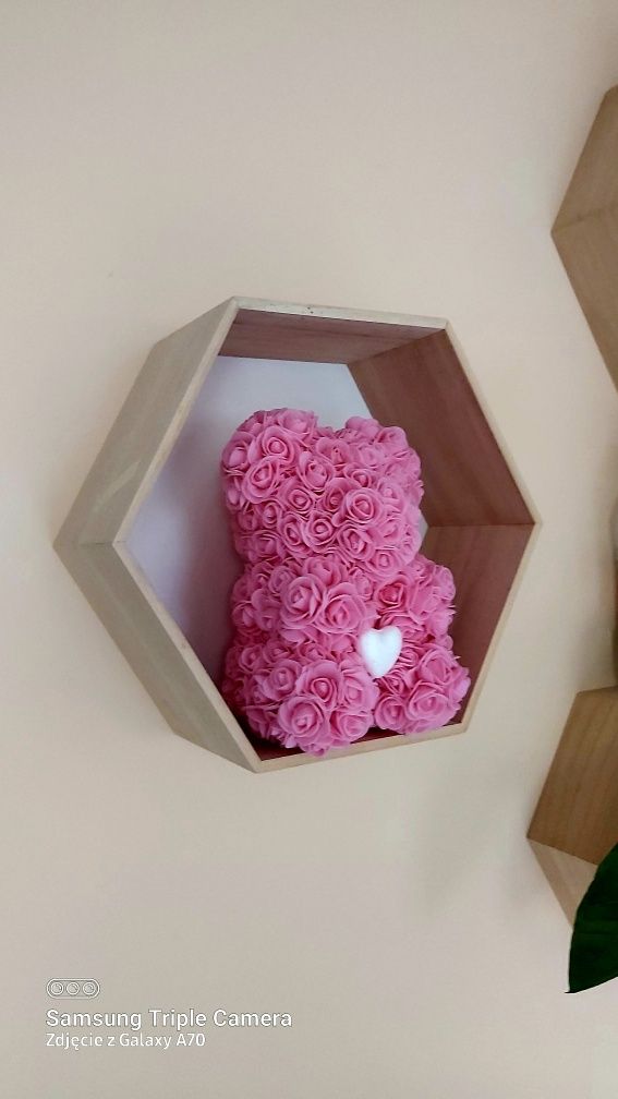 Różowy miś 23 cm ozdoba dekoracja pokoju dziecięcego z piankowych róż