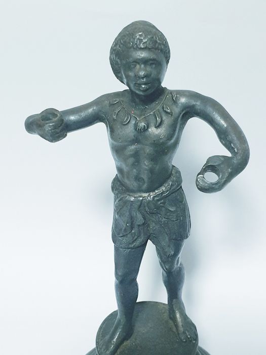 Antiga escultura incompleta- suporte de relógio de bolso e fosforeira