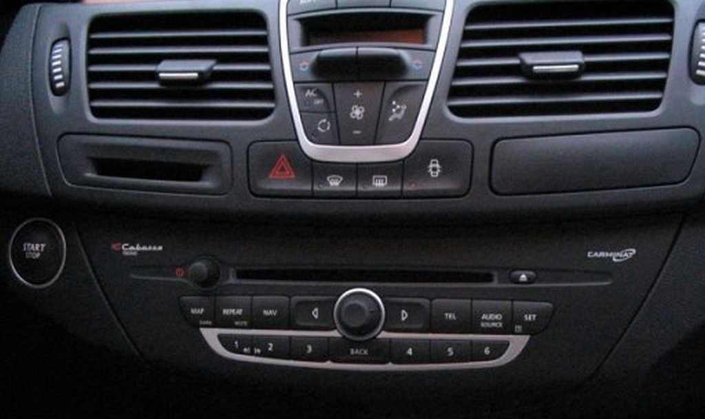 Polskie menu lektor mapa Renault Carminat Bluetooth CD Informee 2 mapy