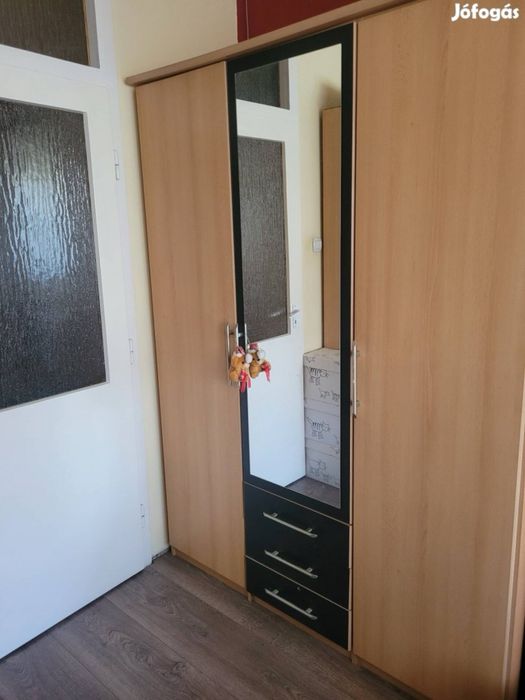 Szafa 3 drzwiowa z lustrem i szufladami