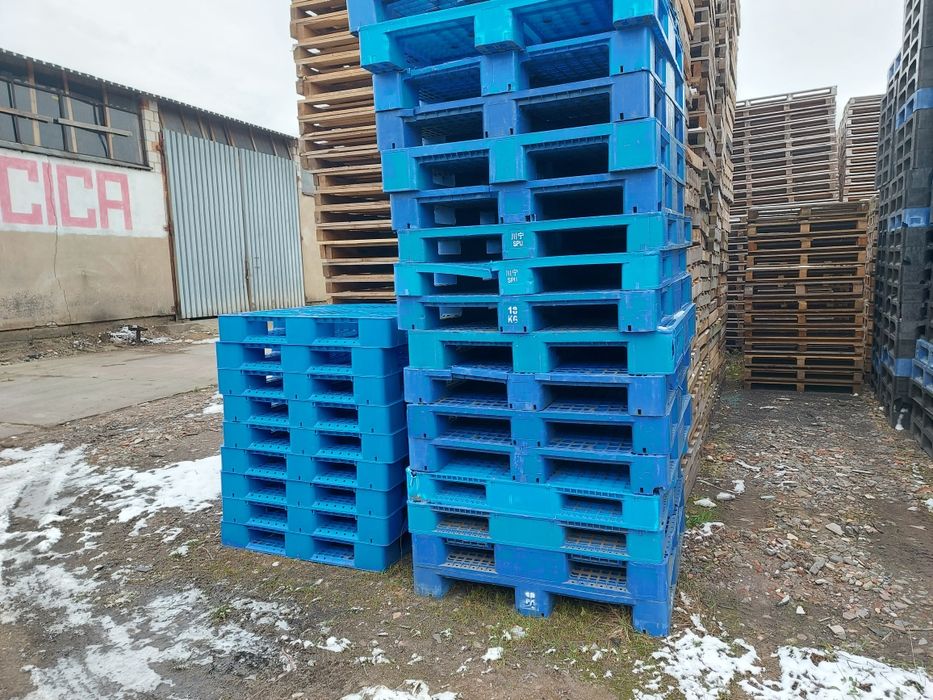 Palety plastikowe duża ilość używane różne wymiary pełne i kratowane