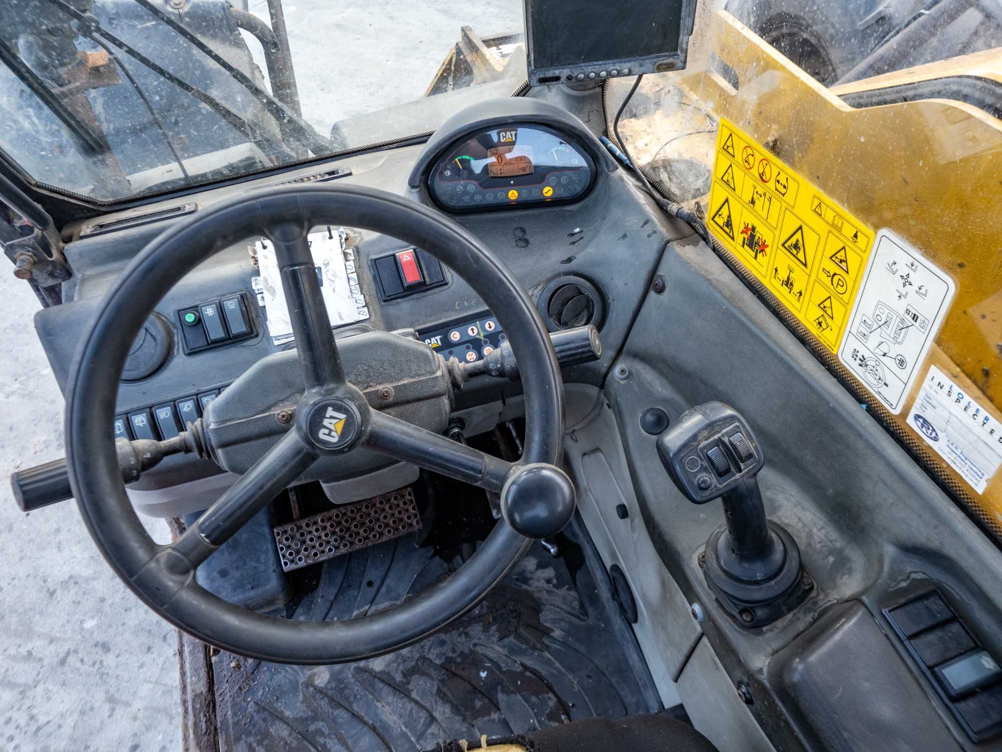 CAT TH337 - телескопічний навантажувач
