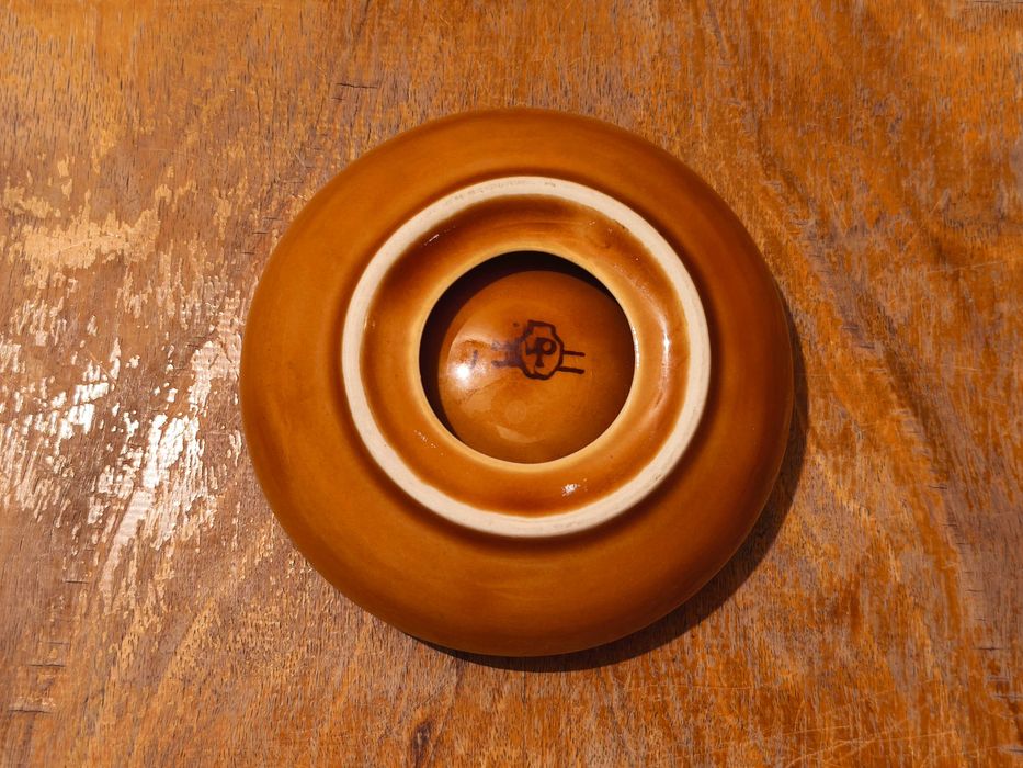 Miodowa popielnica popielniczka Łapa Porcelit Pruszków PRL