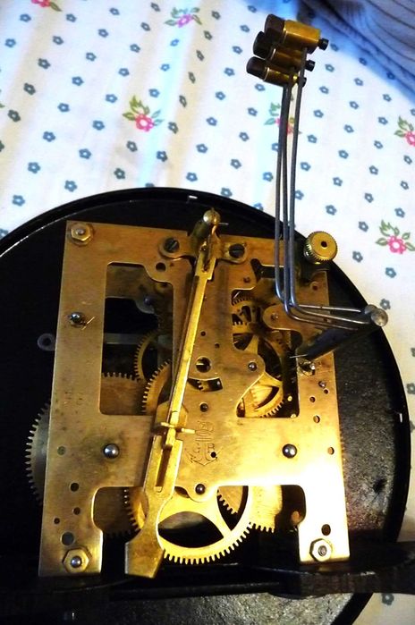 Piękny, nieduży zegar wiszący Becker, 3 struny, sprawny, po renowacji