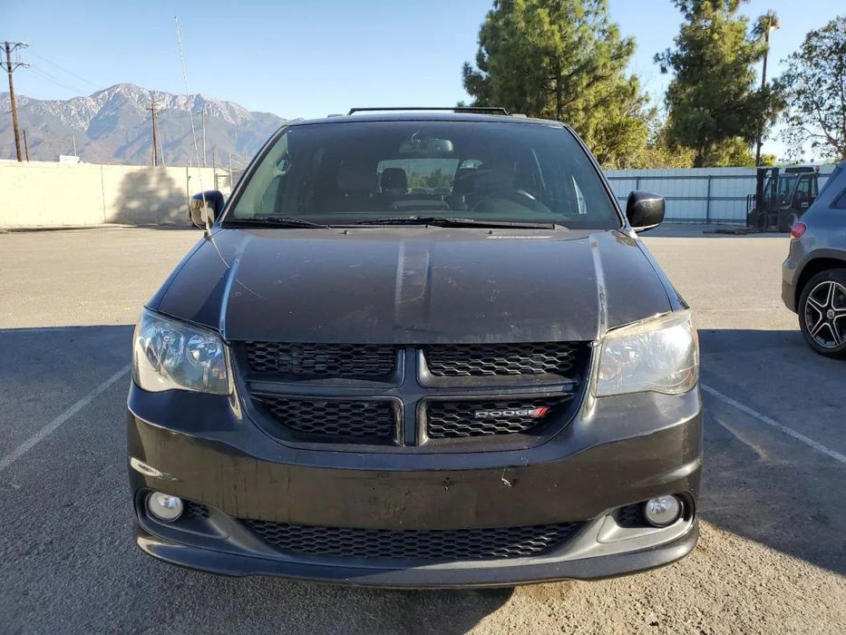 Dodge Grand Caravan idealny dla rodziny lub biznesu