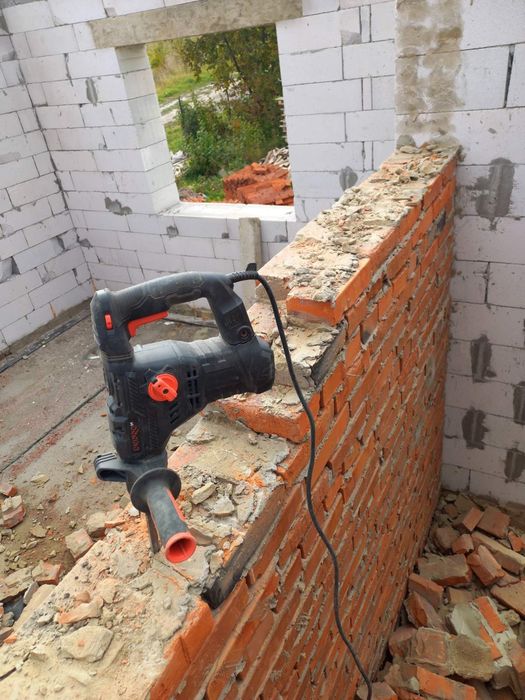 Демонтаж стін.стяжки.плитки.і все інше