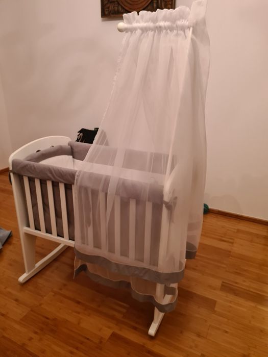 Łóżeczko z funkcją kołyski firmy Picci