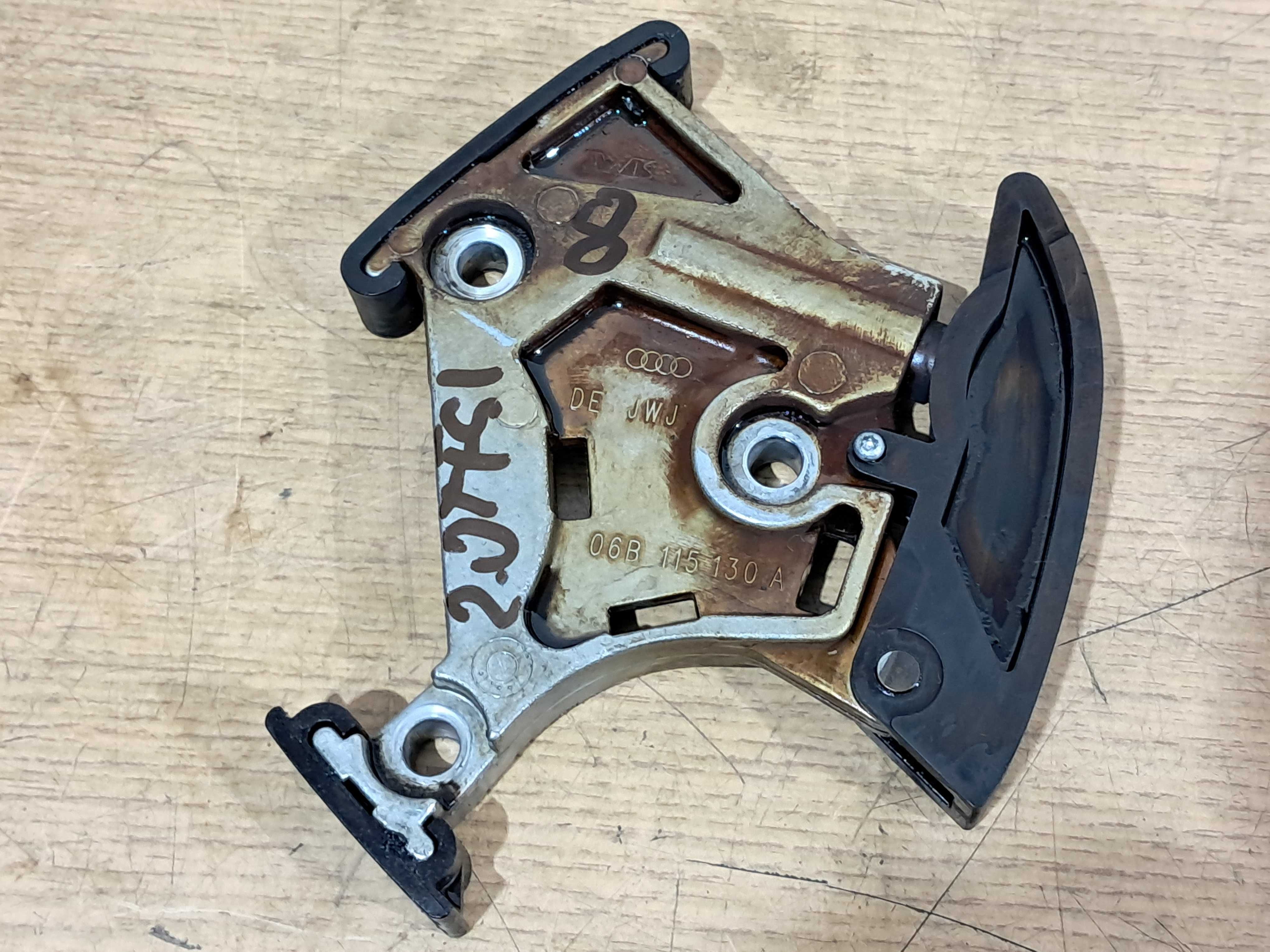Napinacz łańcuch pompy oleju 2.0 TFSI AUDI VW A4 B7 A6 C6 TT A3 8P