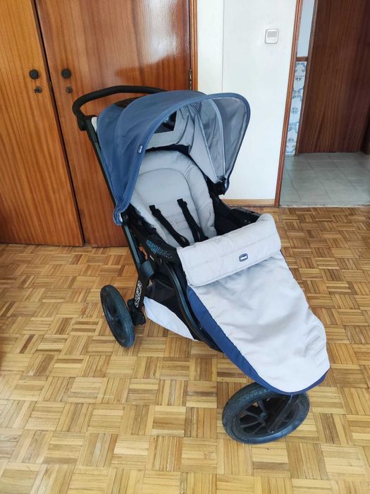 Trio Activ3 Chicco (carrinho + alcofa + ovo com Isofix)