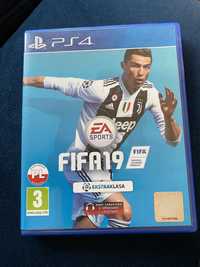 Gra FIFA 19 na PS4