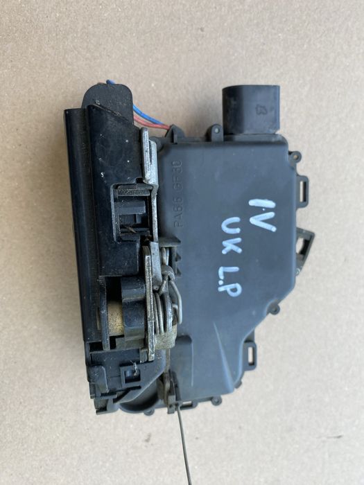 VW golf 4 Leon 1 zamek lewy przod Uk 8 pinow