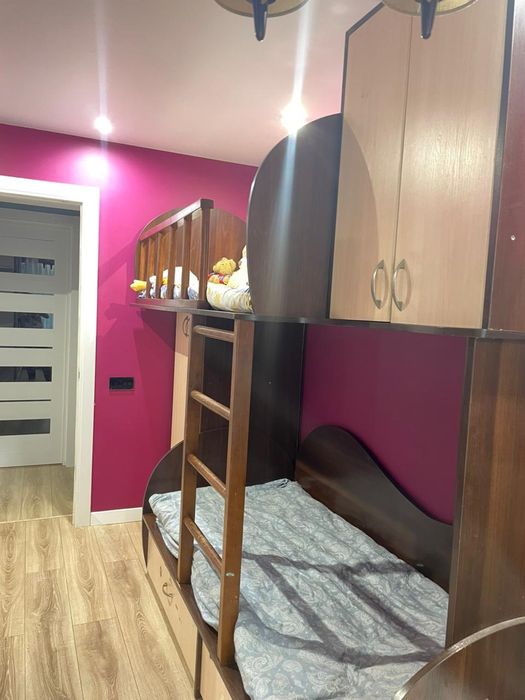 Двоярусне ліжко.  Двохповергове ліжко.  Дитяче ліжко